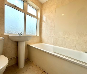 Berkeley Road, Hillingdon, UB10 - Photo 3