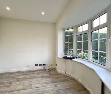 Crossacres, Woking - 3 bedrooms Property for lettings - Seymours - Photo 2