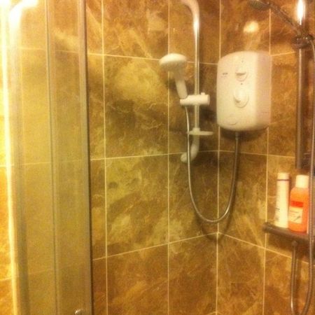 Room in a Shared House, Newbury Park, IG2 - Photo 3