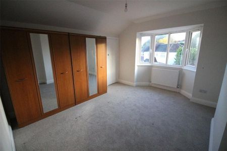 4 bedroom semi-detached house to rent - Photo 5