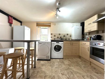 1 bedroom in a house share to rent - Photo 5