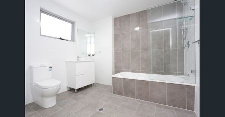 2 Bedroom Apartment With Separate Study Area - Photo 2