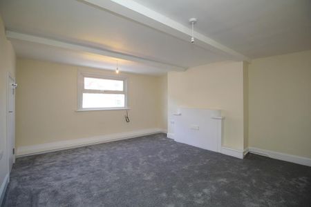 3 bedroom maisonette to rent - Photo 2