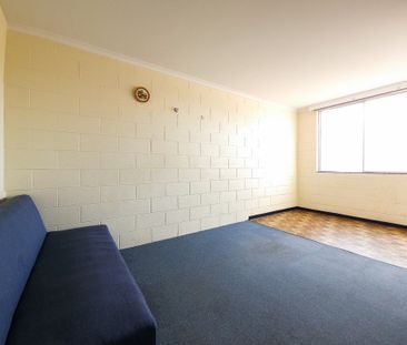 Cozy 2-Bedroom Apartment in Sandy Bay - Photo 1