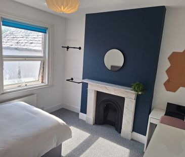 6 bedroom house *one room available* - Photo 3