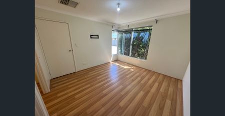 4 x 2 - Modern Family Home - Photo 4