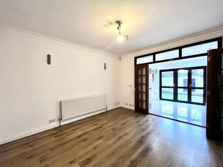 5 bedroom semi-detached house to rent - Photo 4