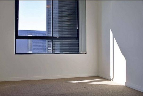 Spacious Two Bedroom Apartment in Rosebery - Photo 1