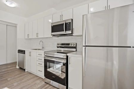 201-195 Lindsay Street Townhouses & Apartments — 2 Bedroom - Photo 3