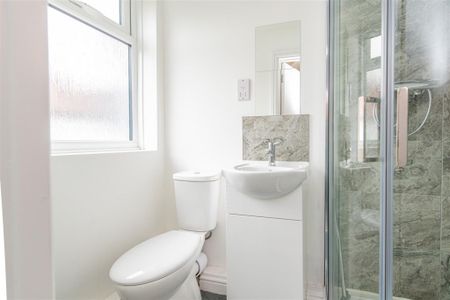 1 bed Room To Let - Photo 5