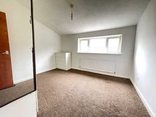 4 Bed Terraced House, Westbury Road, IG11 - Photo 1