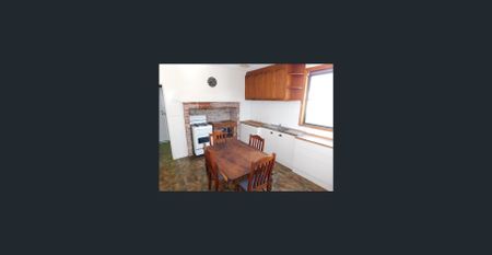 FURNISHED 3 BEDROOM HOME - Photo 4