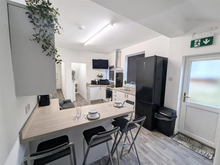 1 bedroom in a house share to rent - Photo 5