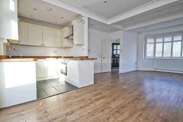 Stanley Avenue, New Malden, KT3 - Photo 1