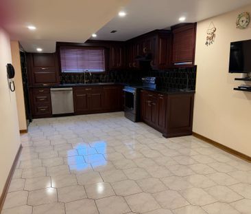 For Lease - 4175 Starlight Crescent, Mississauga, Ontario - Photo 5