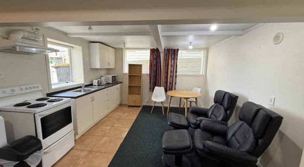 Tidy 2-Bedroom Apartment in Central Location - Photo 1