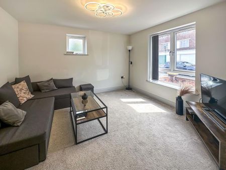 4 bedroom semi-detached house to rent - Photo 5