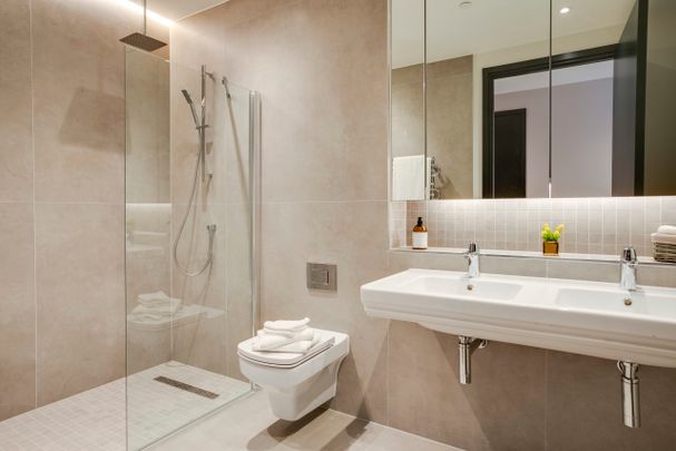 Water Facing Two bedroom apartment @ Opus, 6 Hanover Quay, Grand Canal Dock, Dublin 2. - Photo 1