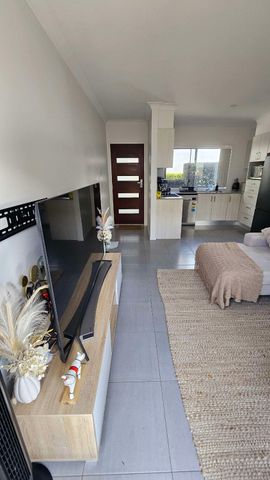 Helensvale - Photo 4