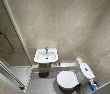 Studio Flat, Warren Road, E10 - Photo 4