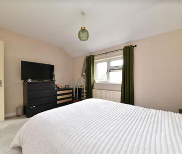 2 bedroom end of terrace house to rent - Photo 4