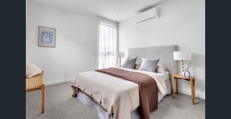 Incredible 3 bedroom 2 bathroom townhouse - Photo 3