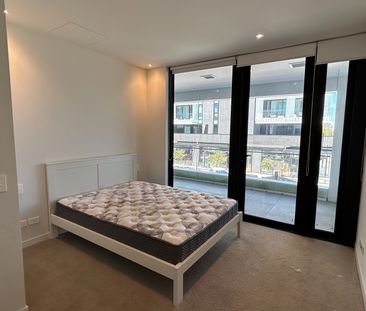 1 Bedroom on Green Ln W - Photo 2