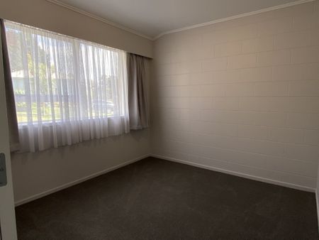 Immaculate 2 Bedroom Unit - Photo 5