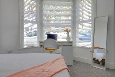 6 bedroom terraced house to rent - Photo 5