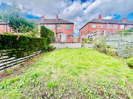 3 bedroom house to rent Lower Wortley Road, Leeds, West Yorkshire, LS12 - Photo 4