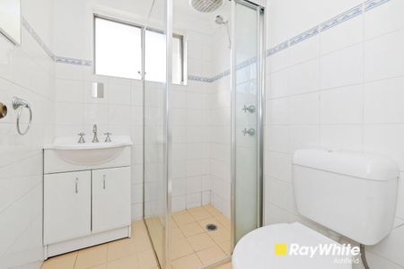 Stylish One-Bedroom Apartment in the Heart of Enmore - Photo 4