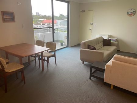 Beaconsfield - Photo 2