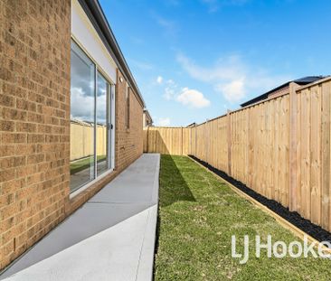 Move Right In – 77 Hansel Avenue Has It All! - Photo 5