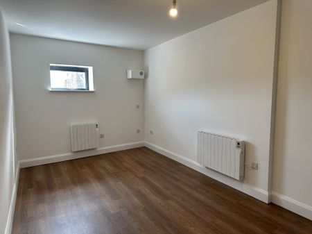 London Road North, Lowestoft - Photo 2