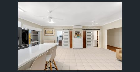 Unique Clifton Beach Sanctuary with Spa, Solar & Workshop Space - Photo 2