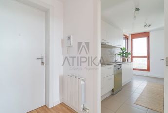 Piso en alquiler de cuatro habitaciones junto al Teatre Nacional de Cataluña, Barcelona