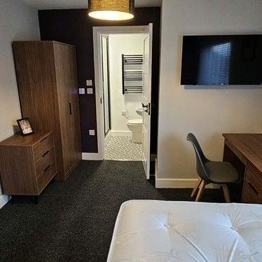 5 bedroom house of multiple occupation to rent - Photo 1