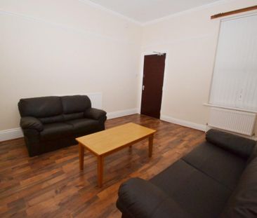 6 bedroom detached house to rent - Photo 2