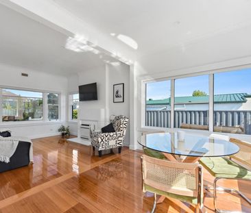 Art Deco Charm - Photo 3