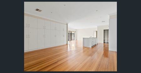 Your 5 Bedroom luxury home awaits in a prestigious location, ready to move in - Photo 5