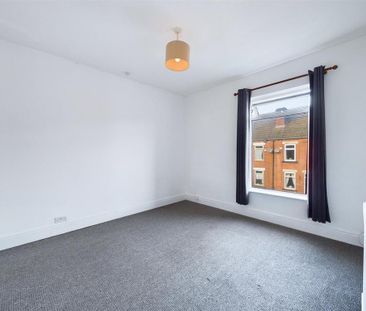 3 bedroom end of terrace house to rent - Photo 6
