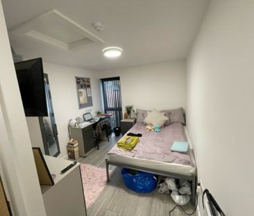 11 Bed Student Accommodation - Photo 2