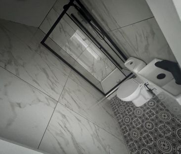 2 bed Flat - To Let - Photo 5