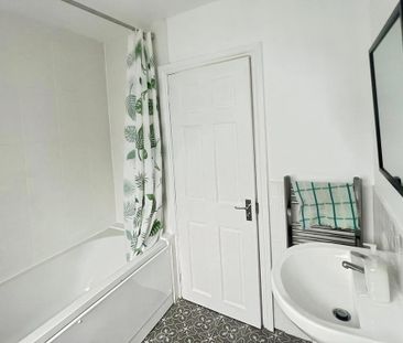 4 bedroom terraced house to rent - Photo 6