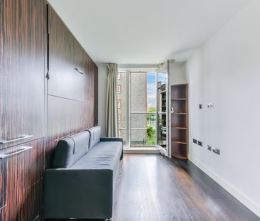 Studio Flat, Moore House, SW1W - Photo 1