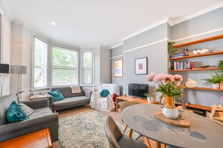 2 bedroom flat to rent - Photo 2
