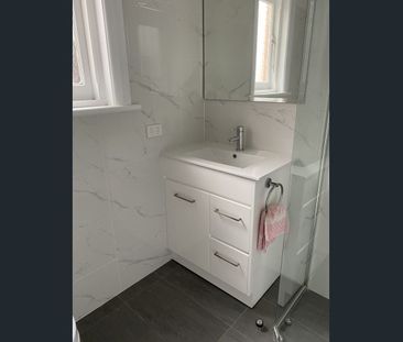 Gorgeous and Spotless small family home - Gardener included! - Photo 5