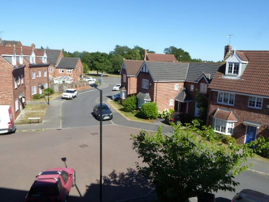 Flat to rent on - Photo 1