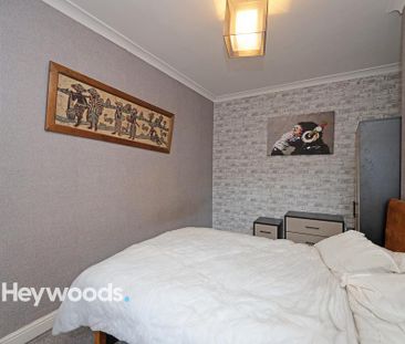 4 bedroom terraced house to rent - Photo 5