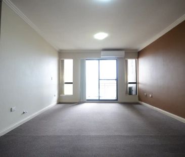 “LOVELY 2 BEDROOM IN HANDY LOCATION!” - Photo 2